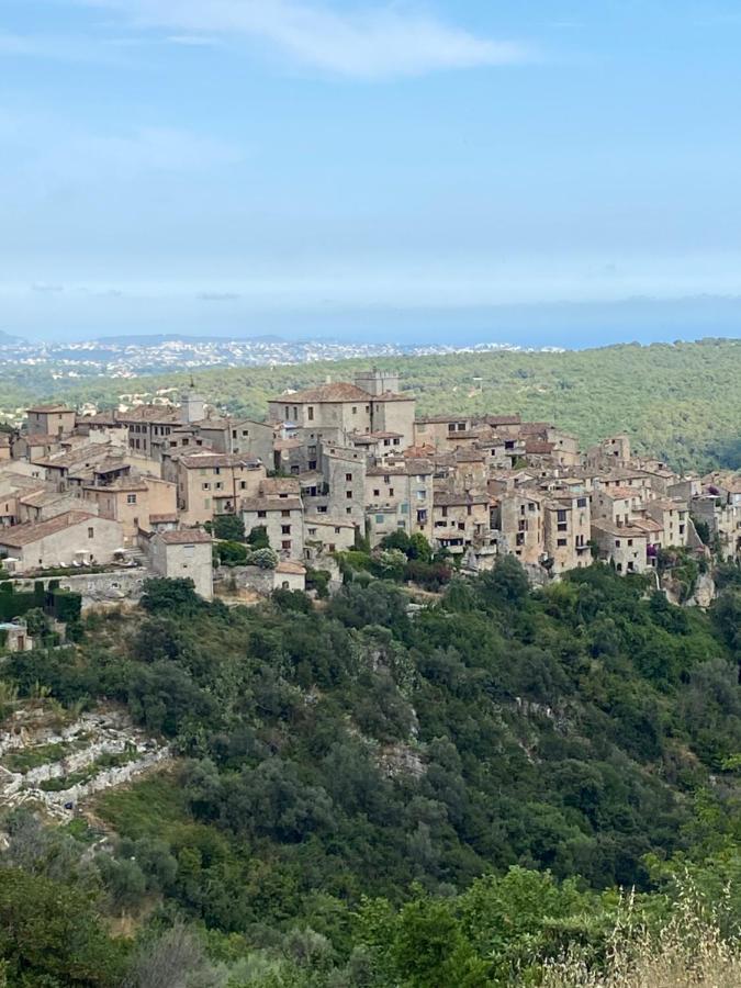 Charmant Appartement Au Coeur Du Village Tourrettes-sur-Loup Luaran gambar