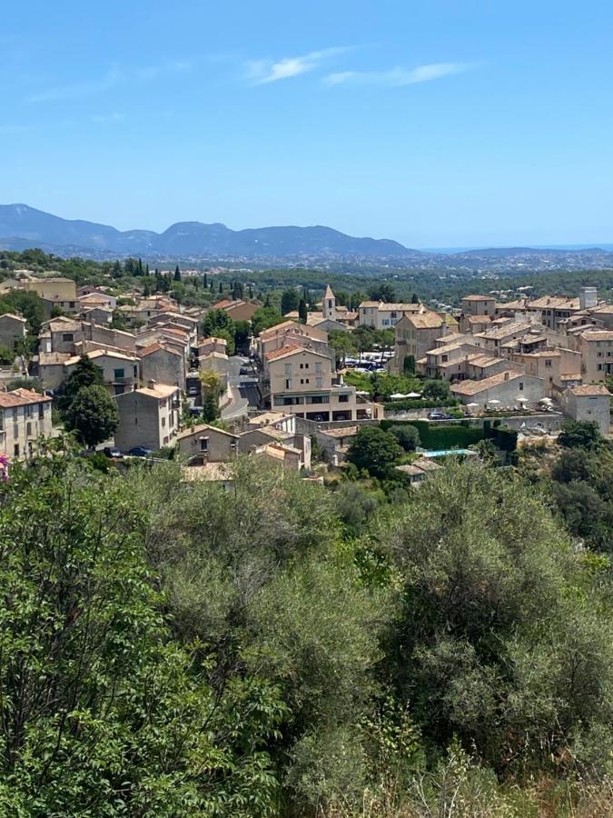 Charmant Appartement Au Coeur Du Village Tourrettes-sur-Loup Luaran gambar