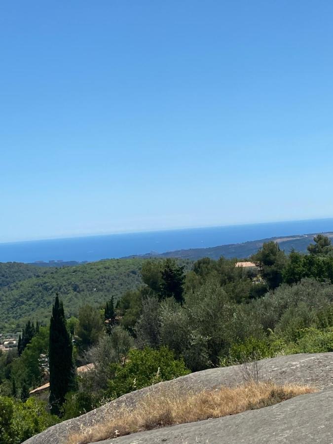 Charmant Appartement Au Coeur Du Village Tourrettes-sur-Loup Luaran gambar